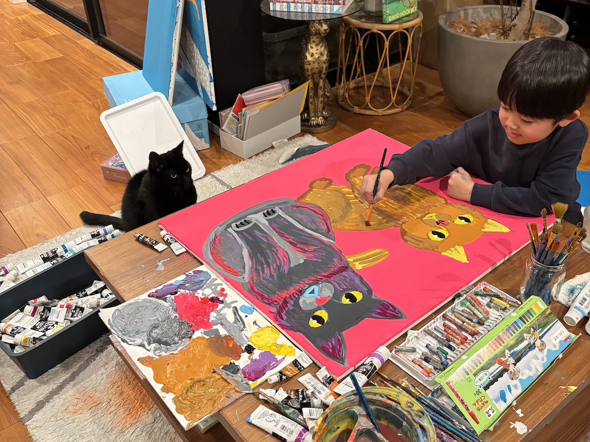 絵のモデル、できちゃいます。【黒猫ギネスと茶トラのピムス。仲良し兄弟のベターライフ日記。vol.162】