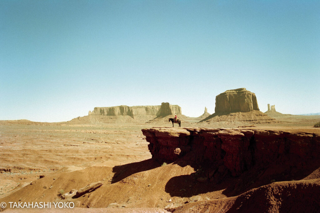 高橋ヨーコさんが世界中を旅して見つめた景色。写真展「The Sound of Distance」が開催。 高橋ヨーコさんが世界中を旅して見つめた景色。写真展「The Sound of Distance」が開催。