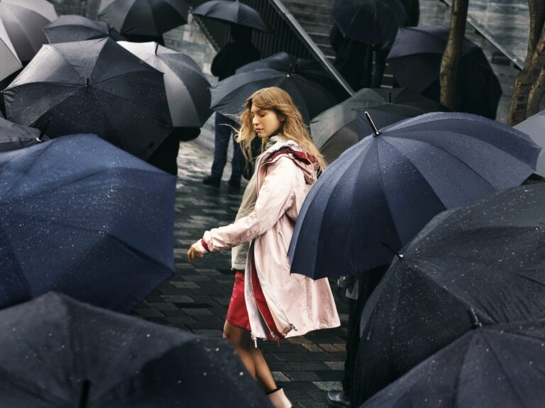 雨の日が、ちょっと好きになる。梅雨を楽しむ〈エーグル〉のレインアイテム。 雨の日が、ちょっと好きになる。梅雨を楽しむ〈エーグル〉のレインアイテム。