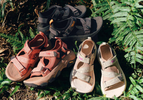 西表島の自然をサンダルでハイキング。〈Teva〉が提案する、新しい自然の楽しみ方。