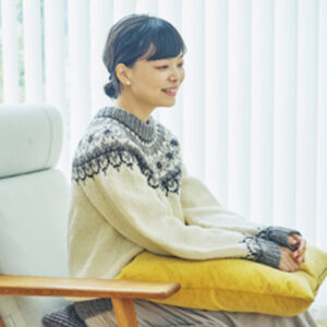 竹内敦子 Atsuko Takeuchi。〈北欧、暮らしの道具店〉バイヤー。〈北欧、暮らしの道具店〉でマーチャンダイジングを担当。北欧を中心としたインテリア雑貨やオリジナルアイテムの販売、暮らしまわりのアイデアを発信。 竹内敦子 Atsuko Takeuchi。〈北欧、暮らしの道具店〉バイヤー。〈北欧、暮らしの道具店〉でマーチャンダイジングを担当。北欧を中心としたインテリア雑貨やオリジナルアイテムの販売、暮らしまわりのアイデアを発信。