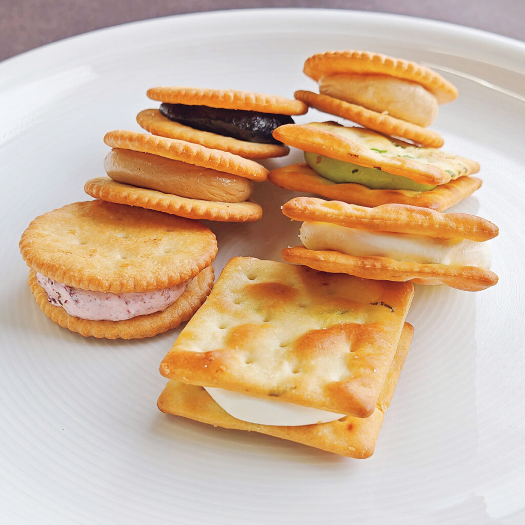 クラッカーやビスケットにヌガーをイン!【&Taipei 台湾スイーツ食べ比べ】 クラッカーやビスケットにヌガーをイン!【&Taipei 台湾スイーツ食べ比べ】