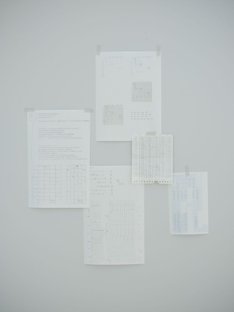 2022年に開催した個展「migraine aura」では、文字や数字を記号に置き換えた作品を制作。その試作メモや設計図のようなもの。photo：Takashi Homma 趣味や習い事の話：「 (ほどほどに) 没頭したい」。写真と文：横尾香央留 (手芸家) #4 /数独 /ギター