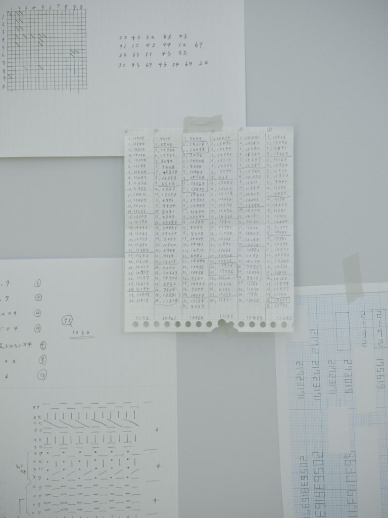 2022年に開催した個展「migraine aura」では、文字や数字を記号に置き換えた作品を制作。その試作メモや設計図のようなもの。photo：Takashi Homma 趣味や習い事の話：「 (ほどほどに) 没頭したい」。写真と文：横尾香央留 (手芸家) #4 /数独 /ギター