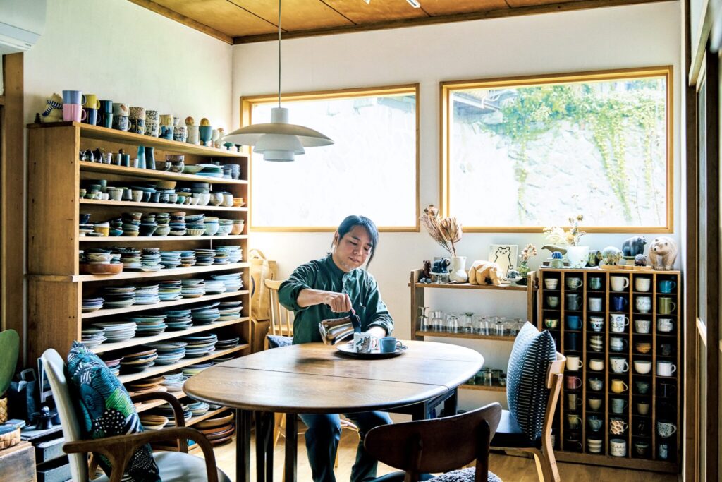 東京から尾道へ、移住して働く。『うつわとくらしの道具カルフ』店主・樋熊敏亨さんの仕事と暮らし。