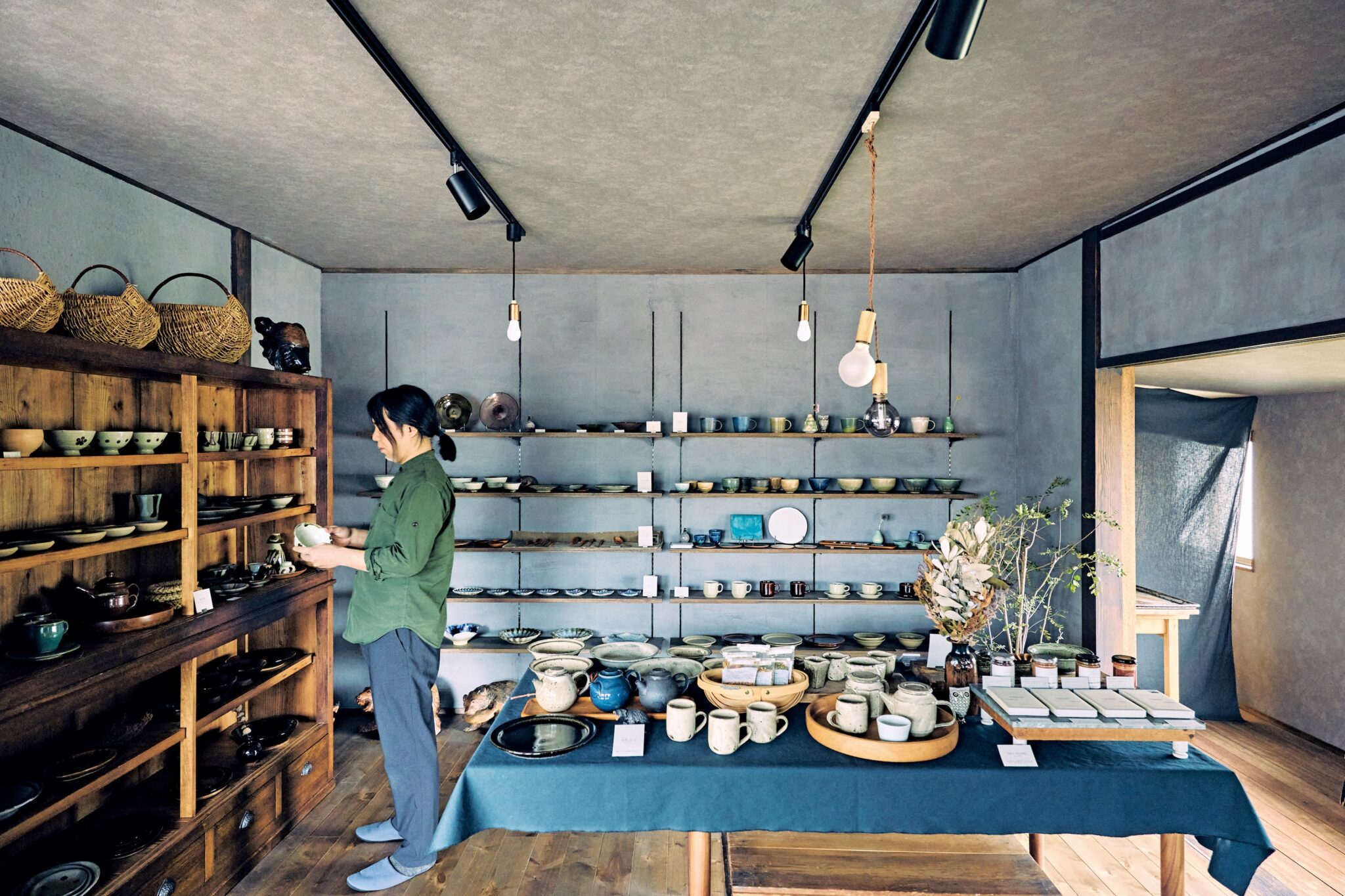 東京から尾道へ、移住して働く。『うつわとくらしの道具カルフ』店主・樋熊敏亨さんの仕事と暮らし。前編