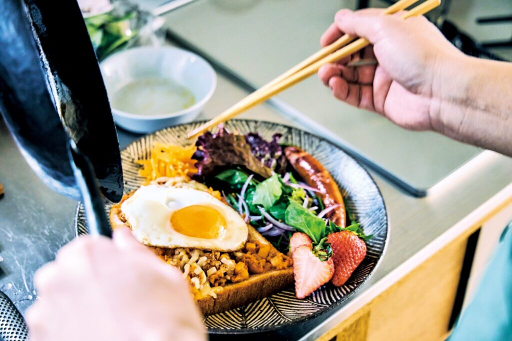 東京から尾道へ、移住して働く。『うつわとくらしの道具カルフ』店主・樋熊敏亨さんの仕事と暮らし。