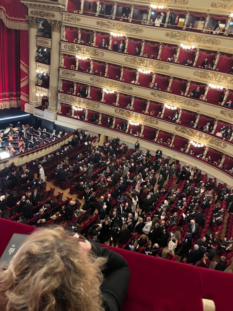 若き女性代表、マリア・ポッロの偉業。世界の家具の祭典、ミラノ・サローネだより。写真と文：浦江由美子 (ライター、コーディネーター) #1
