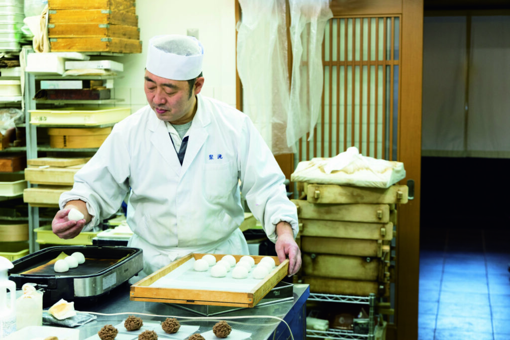 店の風情も味わえるあんこ菓子を。小豆からあんこを炊く、名手の和菓子を求めて。vol.1