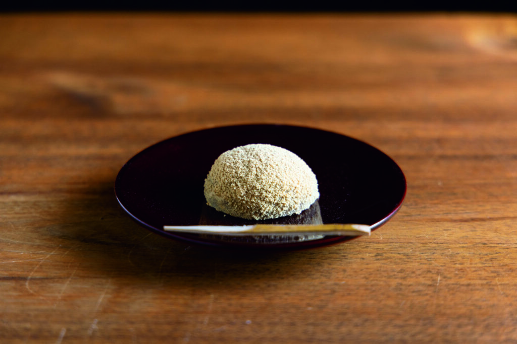 店の風情も味わえるあんこ菓子を。小豆からあんこを炊く、名手の和菓子を求めて。vol.1
