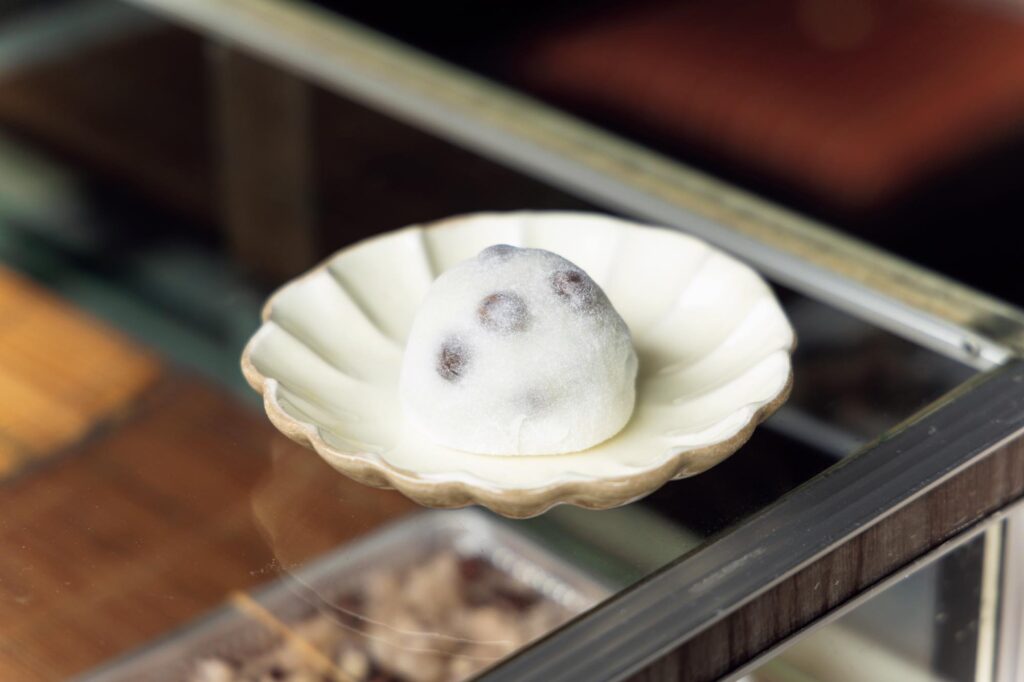店の風情も味わえるあんこ菓子を。小豆からあんこを炊く、名手の和菓子を求めて。vol.1