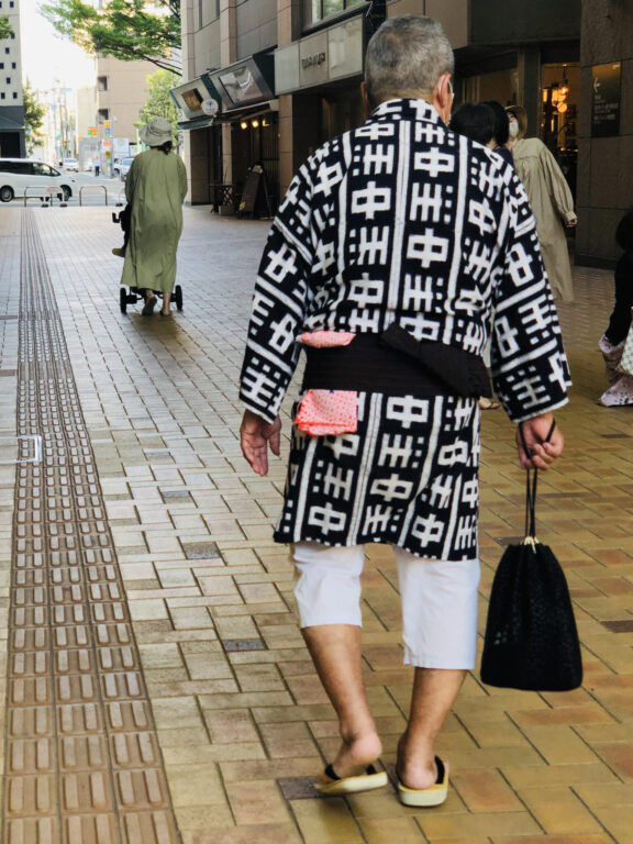 山笠があるけん博多たい。福岡最大の祭り「博多祇園山笠」。私の好きな福岡:4 写真と文:Yuki Matsuo (「All-You-Can-Eat Press」主宰) #4 山笠があるけん博多たい。福岡最大の祭り「博多祇園山笠」。私の好きな福岡:4 写真と文:Yuki Matsuo (「All-You-Can-Eat Press」主宰) #4