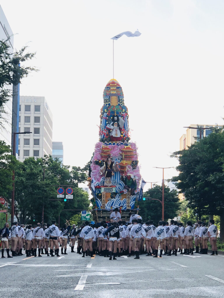山笠があるけん博多たい。福岡最大の祭り「博多祇園山笠」。私の好きな福岡:4 写真と文:Yuki Matsuo (「All-You-Can-Eat Press」主宰) #4 山笠があるけん博多たい。福岡最大の祭り「博多祇園山笠」。私の好きな福岡:4 写真と文:Yuki Matsuo (「All-You-Can-Eat Press」主宰) #4