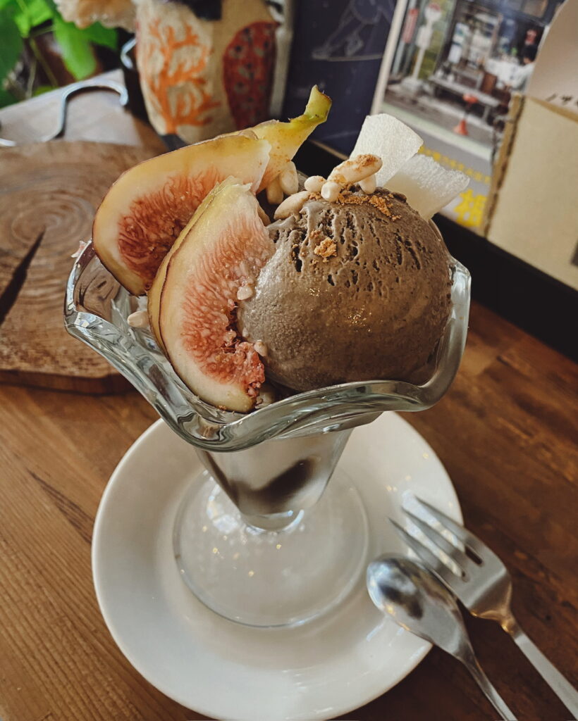 わたしたちの青春、東京・谷中の『COUZT CAFE』ととも写真と文：ササキアイ (文筆家) #4