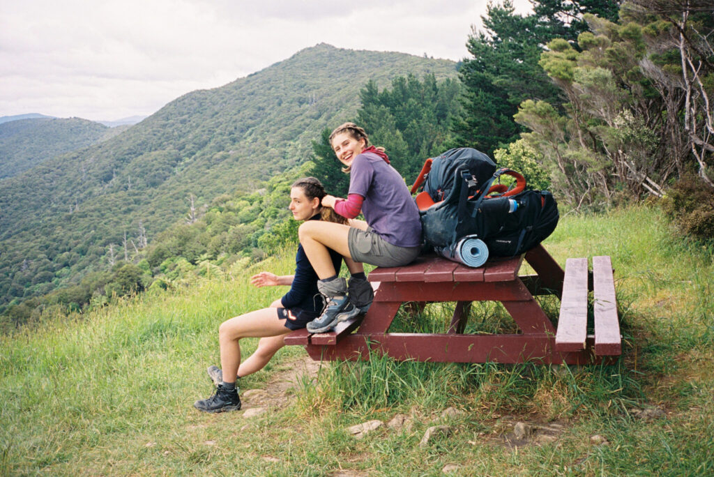 写真家・根本絵梨子さんによる写真展「Tramping Te Araroa and more!」が『e2 gallery』にて開催。