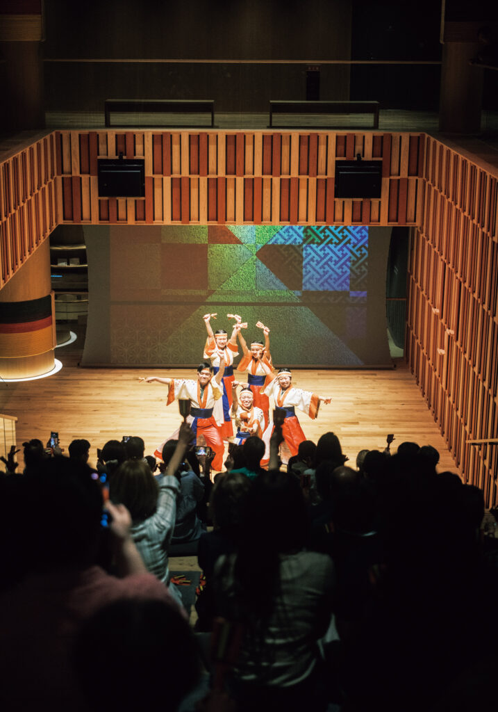 よさこい祭りの熱気が楽しめる、スタッフによる「よさこい楽宴LIVE」は毎晩開催。