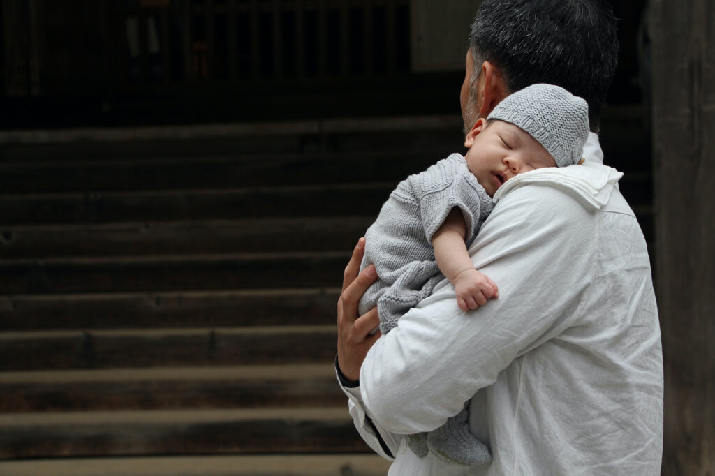 隣町にある戸隠神社で家族の健康を祈願。一人から、二人、三人へ。家族と選んだ移住のかたち。写真と文：柴田奈穂子 (『tohe』店主) #4