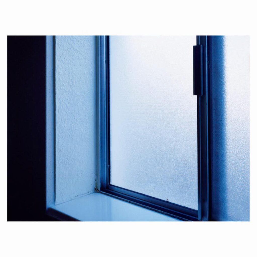 「Here We Are (Once Again) 」Okkyung Lee／即興演奏で知られるチェリスト。いい意味で音楽的に聴こえる。自然の中で日常を忘れているとき、我に返してくれます。『Yeo-Neun』に収録。