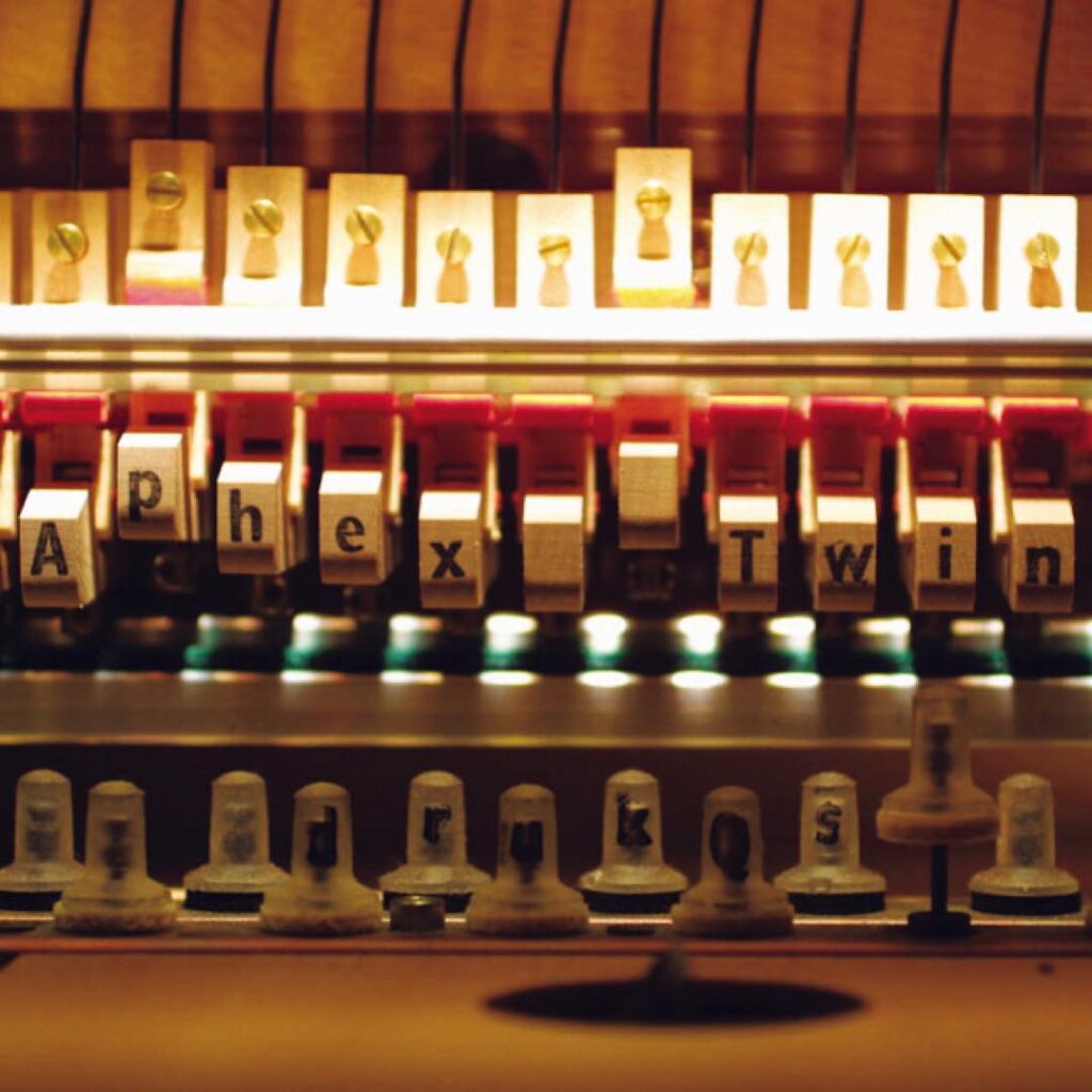 「Avril 14th」Aphex Twin／リチャード・Ｄ・ジェイムスのピアノが美しい。ドラマティックすぎずニュートラルでエレガント。どんなときに聴いてもそっと寄り添ってくれる。『Drukqs』に収録。