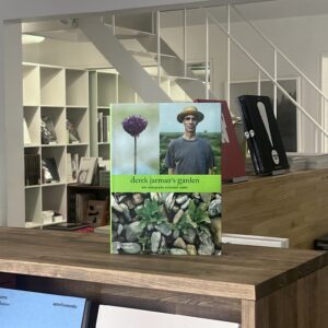 『新建築書店 | POST architecture books』が届けるベターライフブックス。『Derek Jarman’s Garden』 デレク・ジャーマン著 (Thames & Hudson)