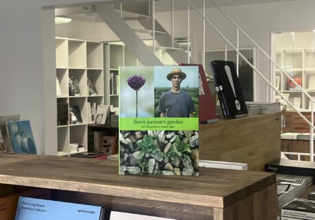 『新建築書店 | POST architecture books』が届けるベターライフブックス。『Derek Jarman’s Garden』 デレク・ジャーマン著 (Thames & Hudson)