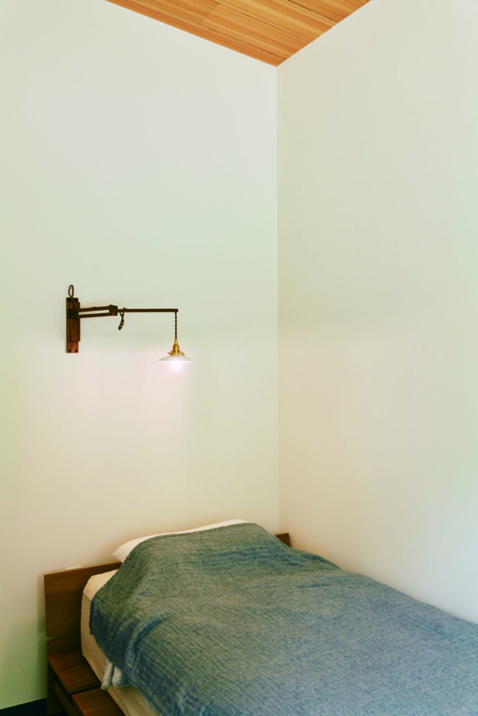 団体職員・MINORIさんが暮らす、自然と繋がる、小さな平屋。