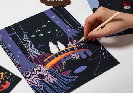 削るだけでオリジナルの１枚に。大人も夢中になれるムーミンのアートブックが発売。