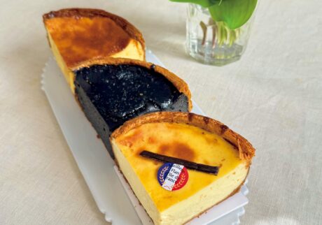 しっかり焼いたブリゼ生地に、卵黄たっぷりのアパレイユが詰まったシンプルなおやつ、フラン。【パリジェンヌの4時のおやつ】