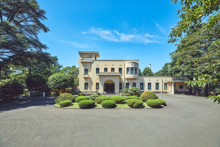 11.東京都庭園美術館 本館 正面外観 | 東京都庭園美術館　本館　正面外観　画像提供：東京都庭園美術館