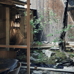 京の地で脈々と受け継がれる、『いづ重』の庭。ひみつの坪庭コレクション vol.20