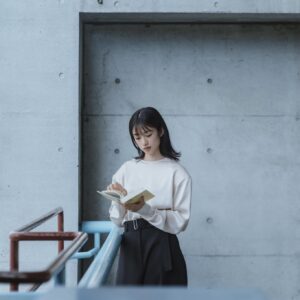 「25歳の冒険心と舞台への挑戦」。 俳優・河合優実さんが語る、3年半ぶりの舞台作品『私を探さないで』。