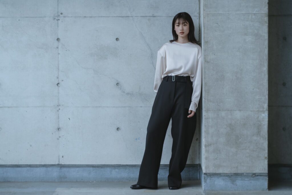 「25歳の冒険心と舞台への挑戦」。 俳優・河合優実さんが語る、3年半ぶりの舞台作品『私を探さないで』。 「25歳の冒険心と舞台への挑戦」。 俳優・河合優実さんが語る、3年半ぶりの舞台作品『私を探さないで』。