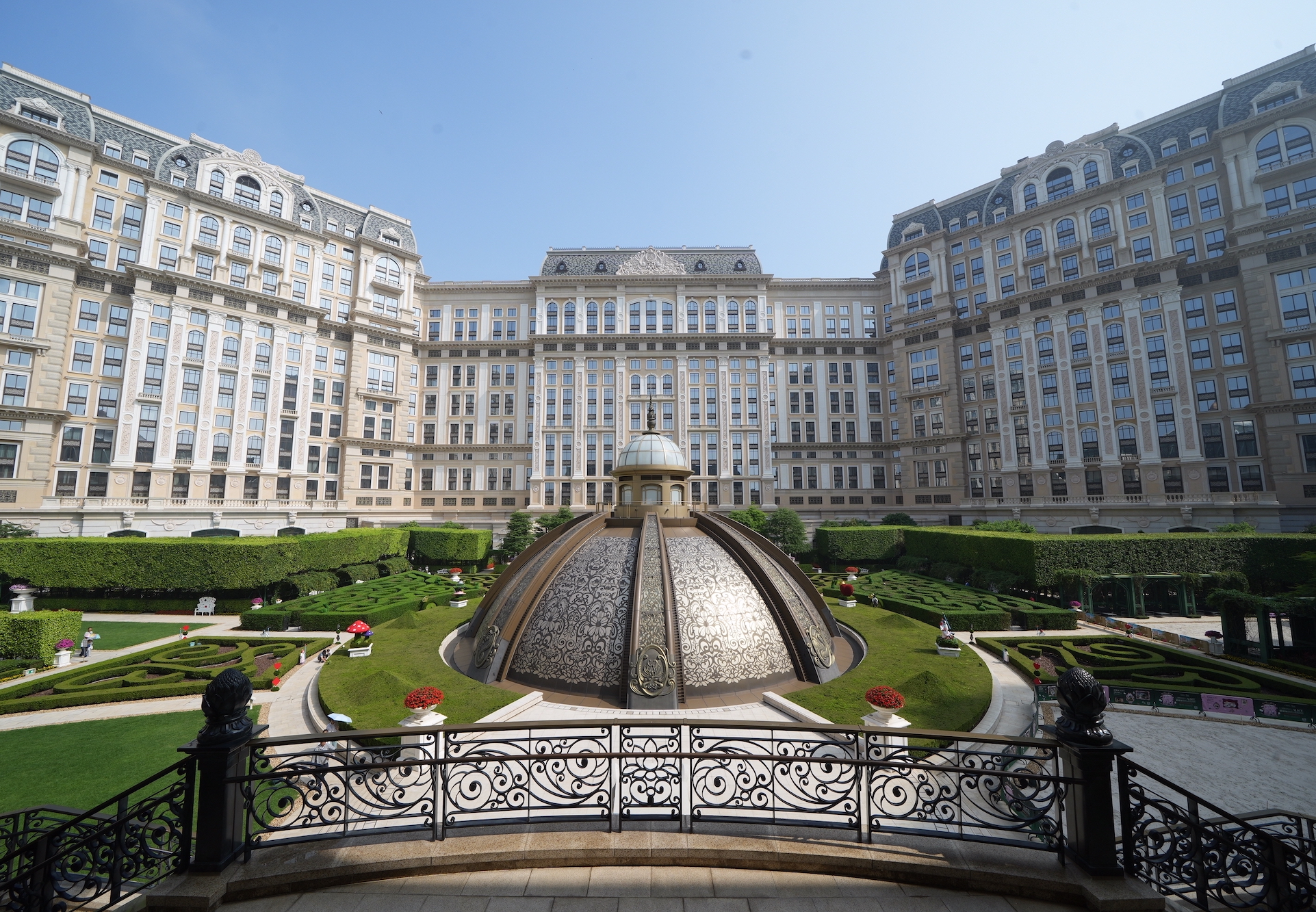 東西の文化が息づくマカオへ。リゾートホテル『Grand Lisboa Palace Resort Macau』が叶える、アートに満ちた滞在。