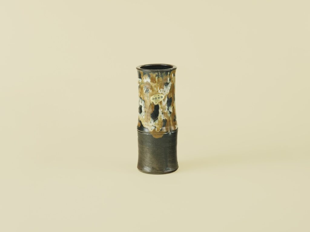 竹をモチーフにした小鹿田焼の花器。骨董王子・郷古隆洋の日用品案内。