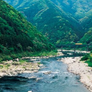 JR四国・予土線で巡る、心を整える20のスポット。