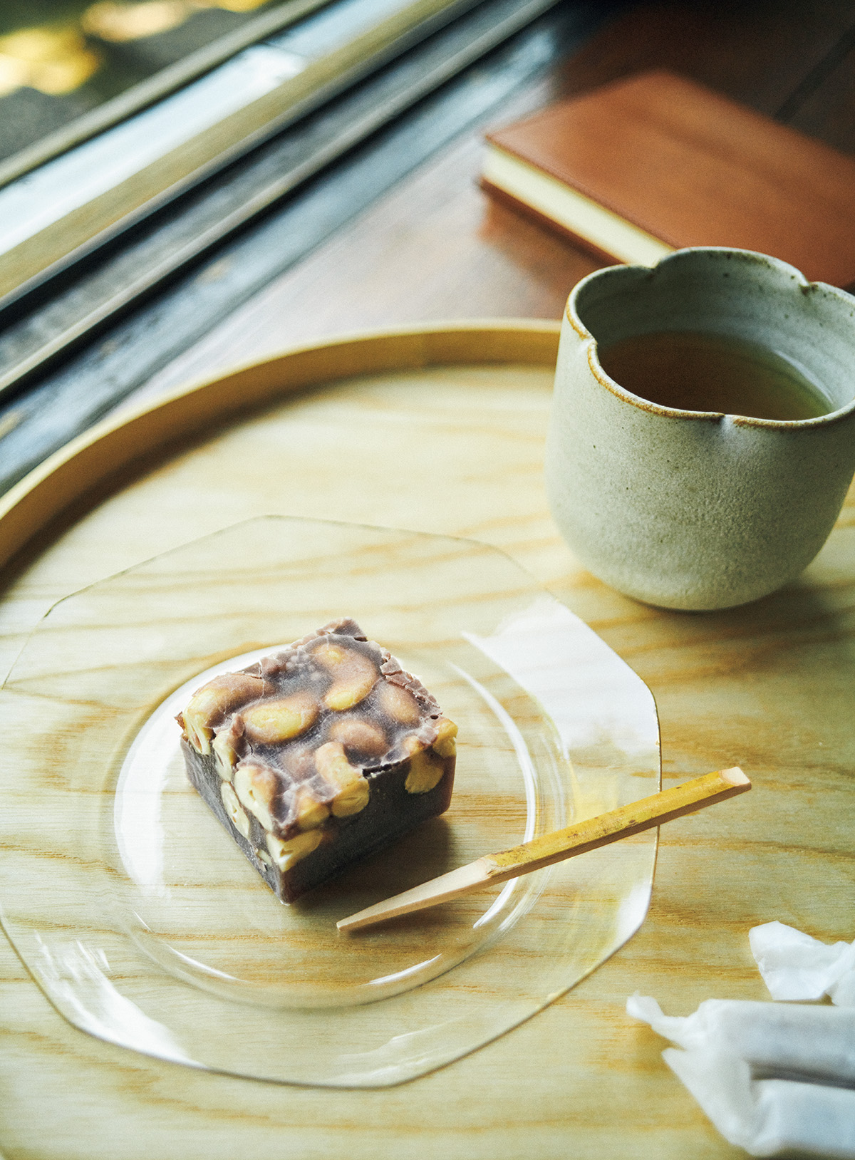 佐賀・小城で120年以上続く和菓子店『村岡総本舗』の「カシューナッツ羊羹」。