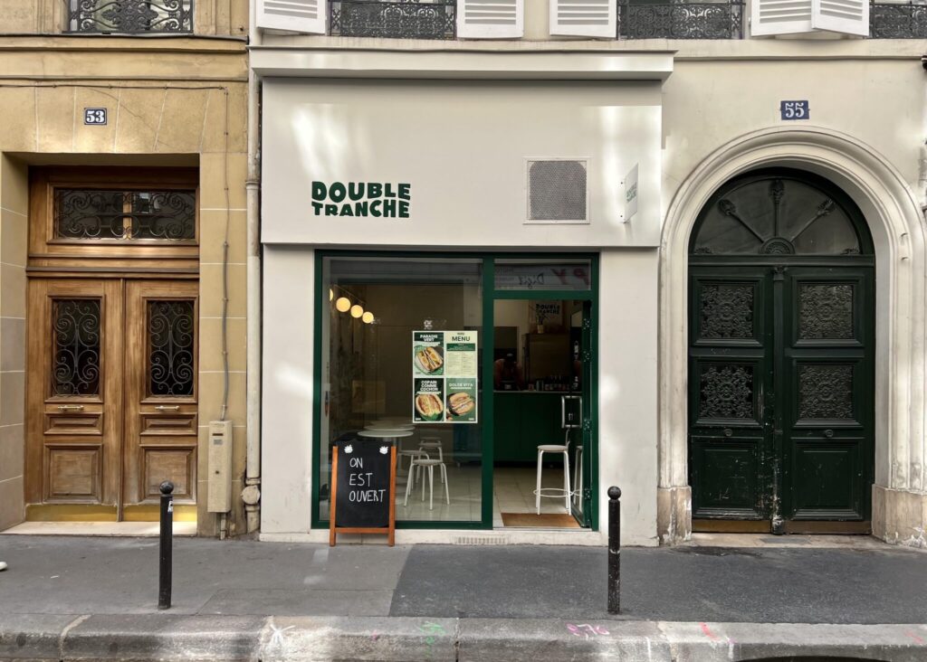 55 rue de Paradis75010 ☎️なし 11:30〜14:30 土日休 店のある通りは「パラディ＝天国 (あるいは楽園) 通り」。サンドイッチの名前にもそれらが用いられている。川村明子 Double Tranche