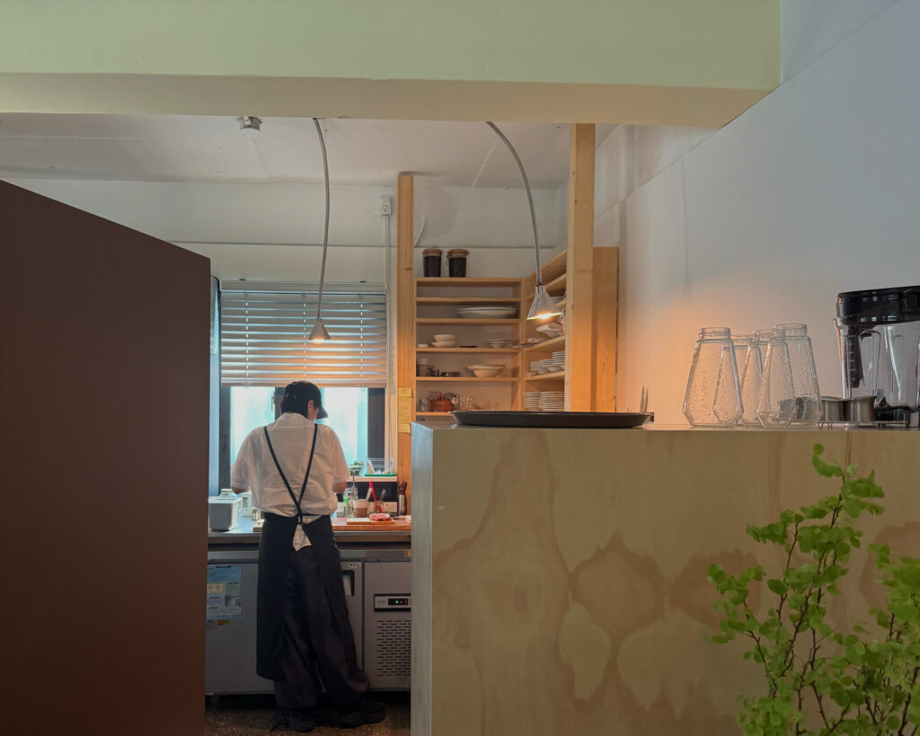 旬の韓国野菜を味わえる、おいしいブランチカフェ『HED』。写真と文：東山サリー (コーディネーター、ライター) #3