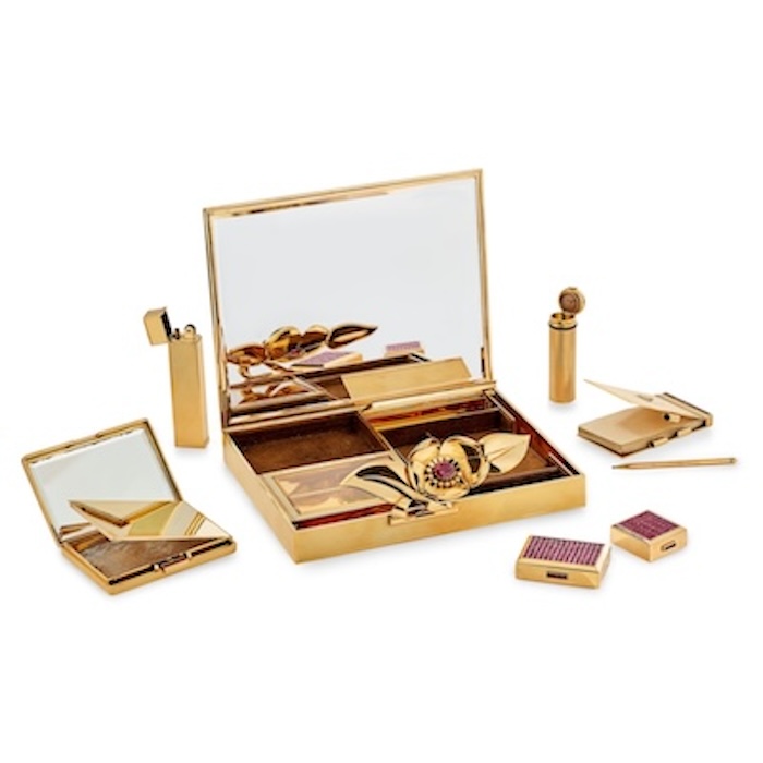 《カメリア ミノディエール》 1938年 イエローゴールド、ミステリーセット ルビー、ルビー ヴァン クリーフ＆アーペル コレクション © Van Cleef & Arpels | 《カメリア ミノディエール》 1938年  イエローゴールド、ミステリーセット ルビー、ルビー   ヴァン クリーフ＆アーペル コレクション	 © Van Cleef & Arpels