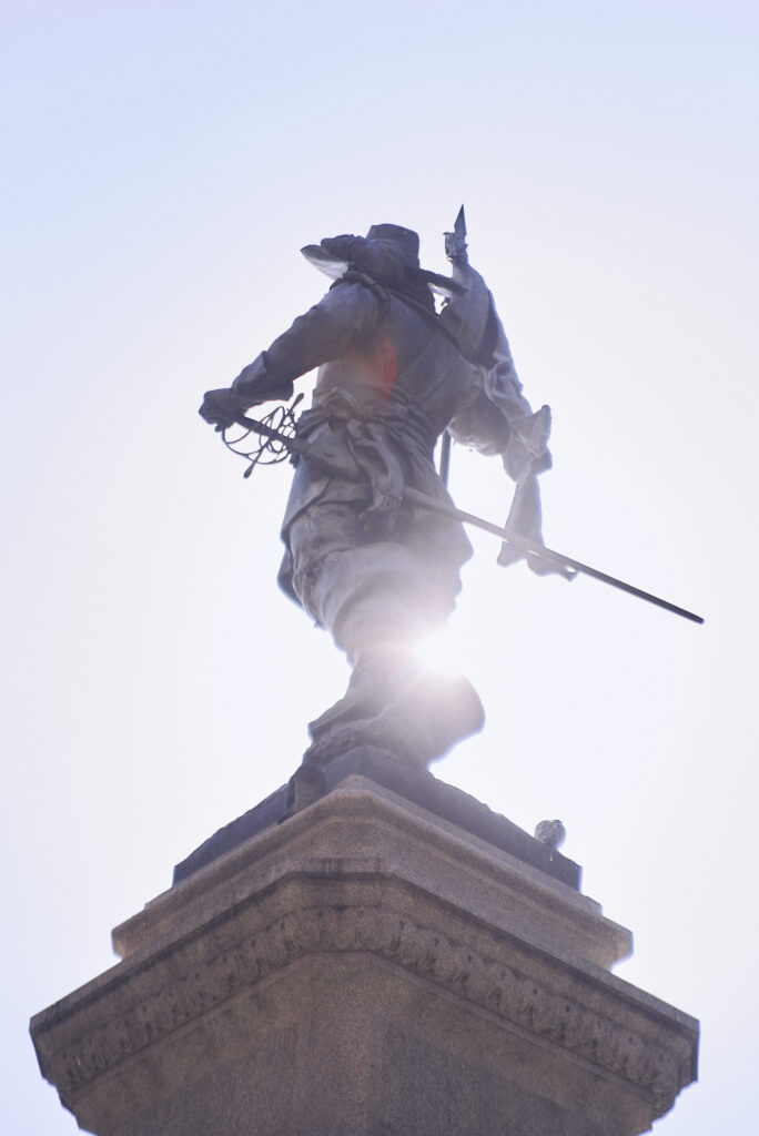 4_statue