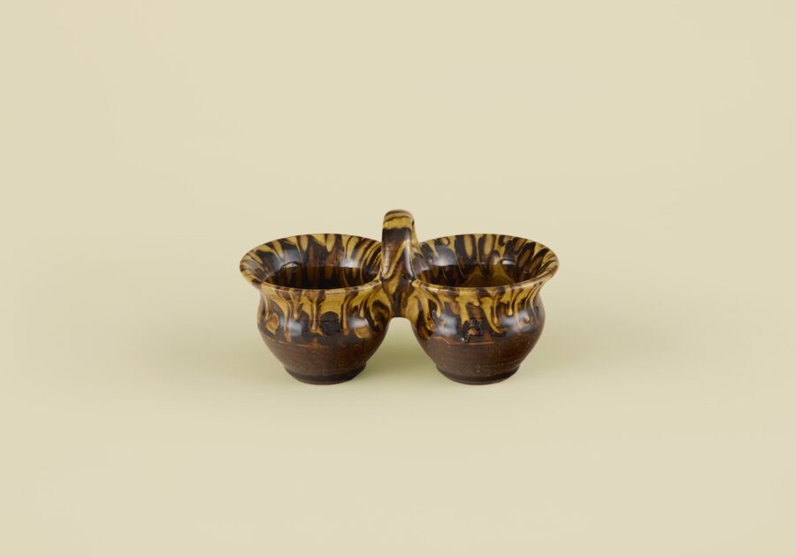 黄釉が美しい舩木研兒の薬味入れ。骨董王子・郷古隆洋の日用品案内。 黄釉が美しい舩木研兒の薬味入れ。骨董王子・郷古隆洋の日用品案内。