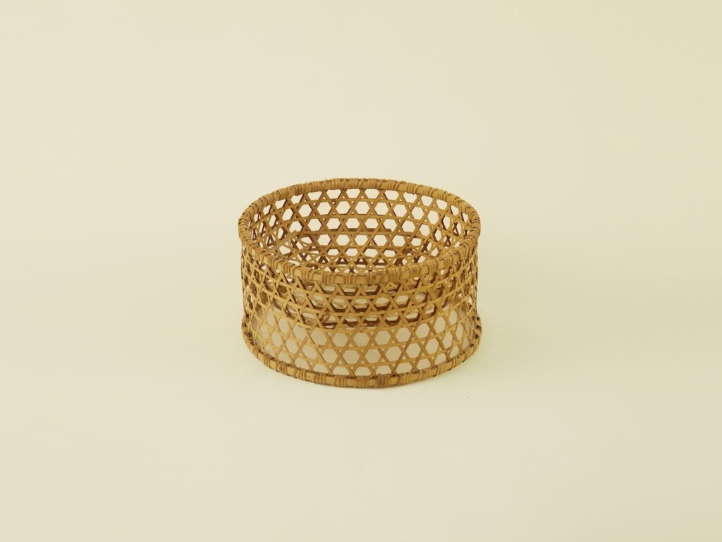 熊本県の古い底上げ竹籠。骨董王子・郷古隆洋の日用品案内。