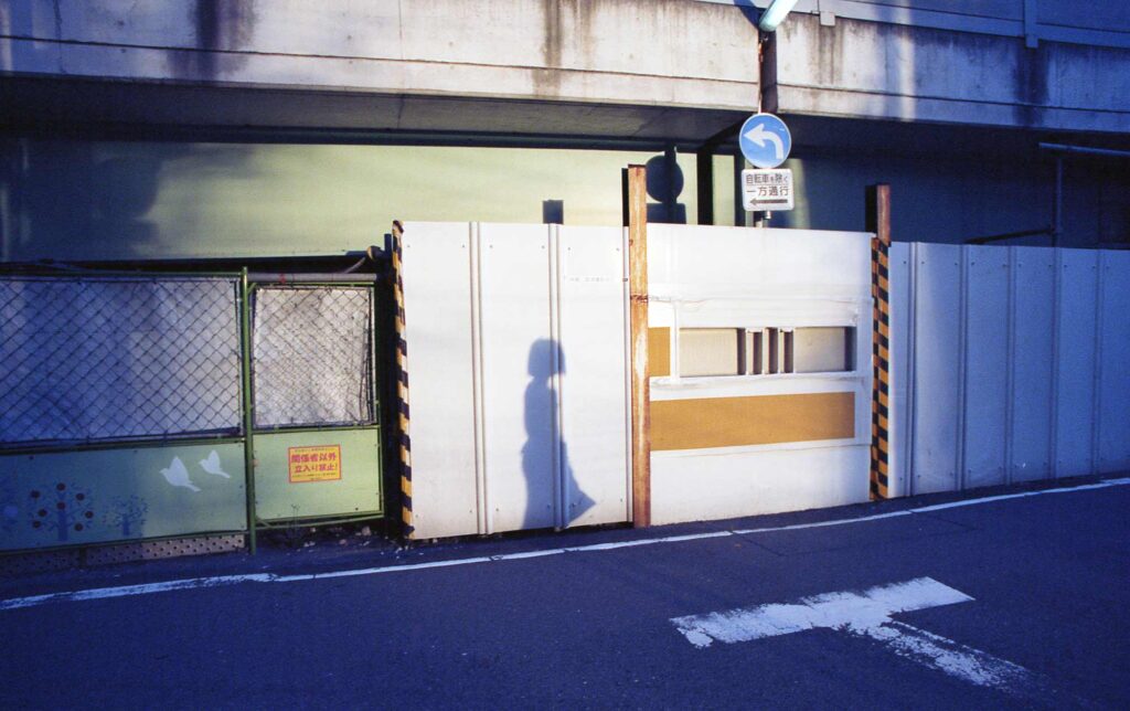 写真家・水島貴大さんが、個展「I’m from Long Hug Town」を東京・恵比寿『see you gallery』にて開催。