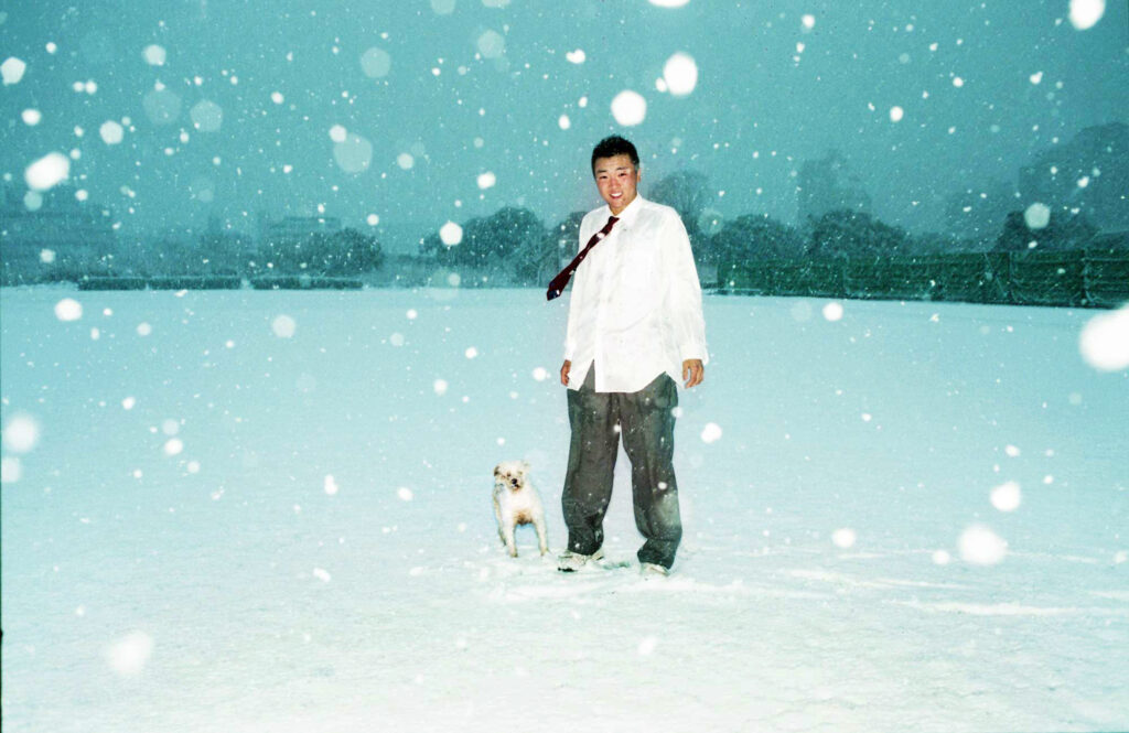 写真家・水島貴大さんが、個展「I’m from Long Hug Town」を東京・恵比寿『see you gallery』にて開催。