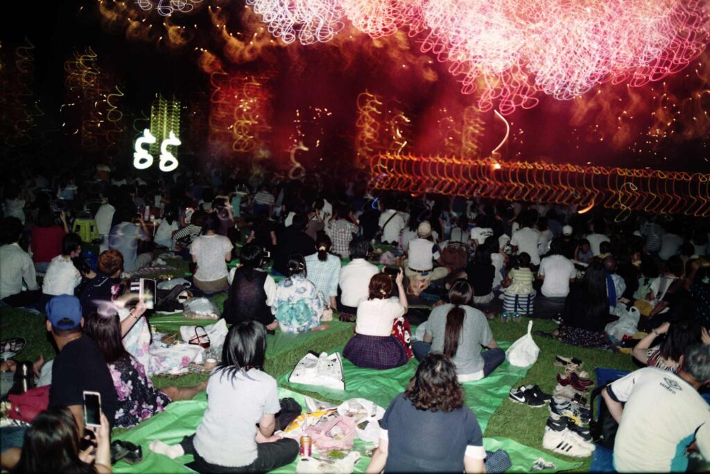 写真家・水島貴大さんが、個展「I’m from Long Hug Town」を東京・恵比寿『see you gallery』にて開催。
