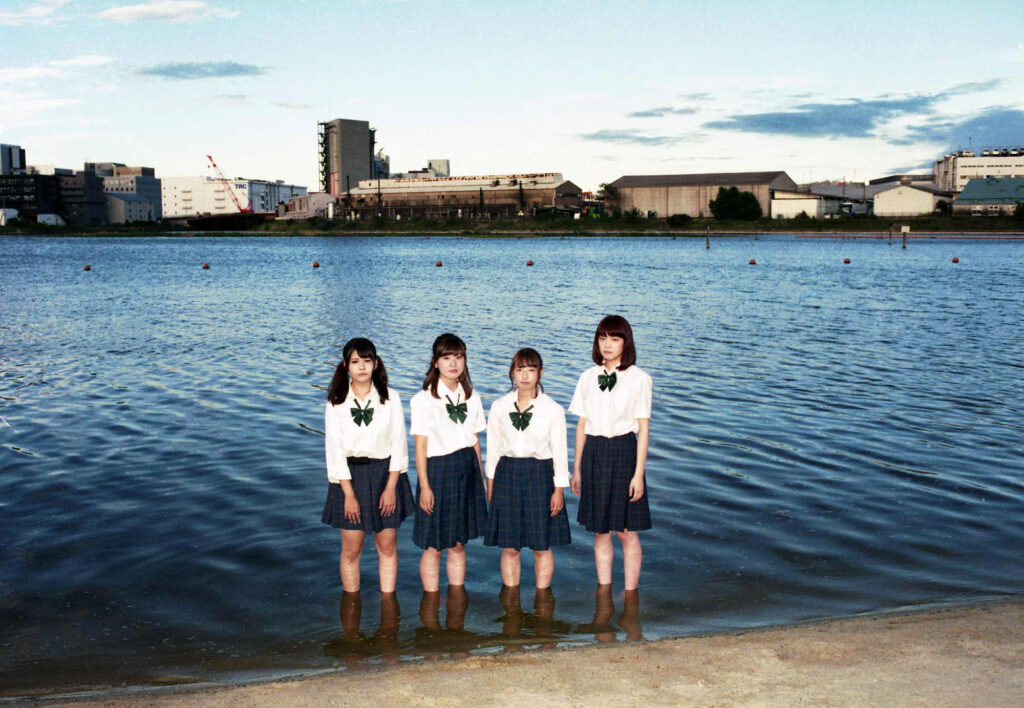 写真家・水島貴大さんが、個展「I’m from Long Hug Town」を東京・恵比寿『see you gallery』にて開催。