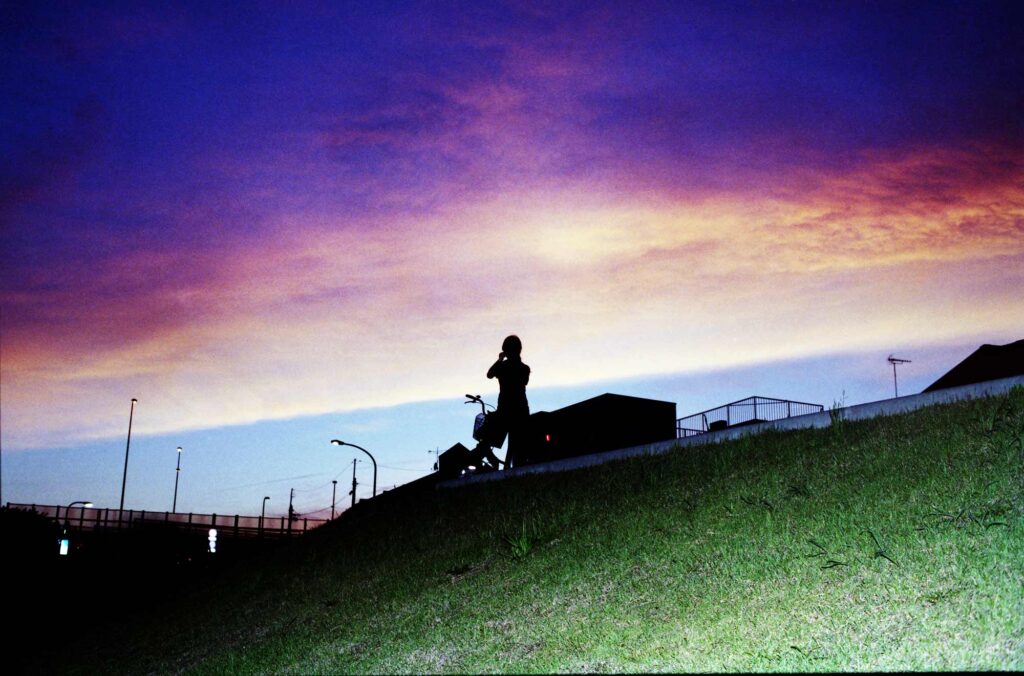 写真家・水島貴大さんが、個展「I’m from Long Hug Town」を東京・恵比寿『see you gallery』にて開催。