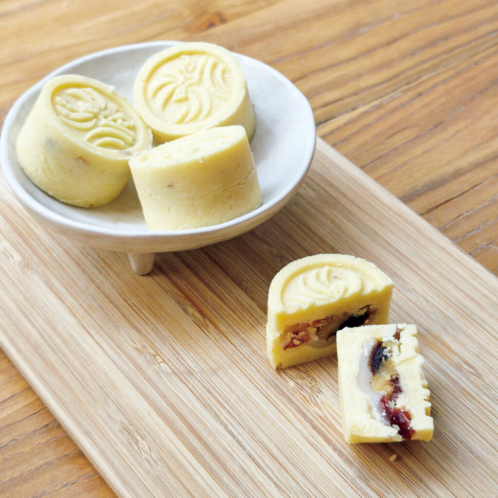 洗練された味わいの月餅と緑豆糕。【台湾スイーツ食べ比べ】 洗練された味わいの月餅と緑豆糕。【台湾スイーツ食べ比べ】