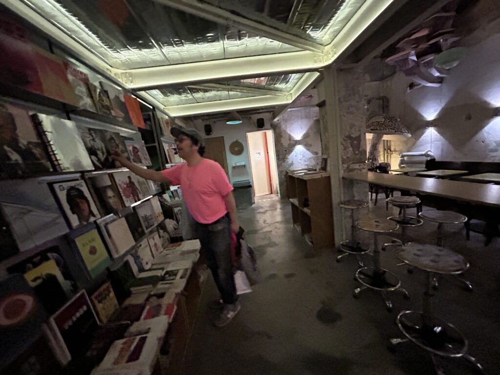 ツアーの合間に、中国ロックと深沢七郎の小説を。写真と文:曽我部恵一 (ミュージシャン) #2 ツアーの合間に、中国ロックと深沢七郎の小説を。写真と文:曽我部恵一 (ミュージシャン) #2