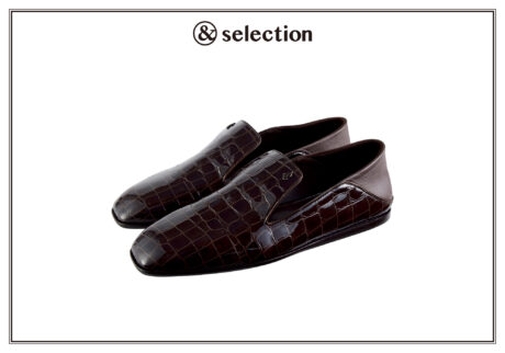 スリッパ風にも履きこなせる2way仕様。〈ジミー チュウ〉のレザーシューズ。 スリッパ風にも履きこなせる2way仕様。〈ジミー チュウ〉のレザーシューズ。